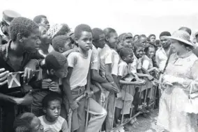  ?? ?? Jamaican schoolchil­dren greet Queen Elizabeth II at the National Heroes’ Monument in Kingston, Jamaica, on February 14, 1983, during the second day of The Queen’s visit to the former British colony.
