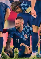  ?? EPA ?? L’attimo del ko
Marcelo Brozovic, 28, a terra dopo un recupero in scivolata: il croato avverte subito un fastidio alla coscia sinistra, come si capisce dalla foto