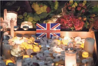  ?? FACUNDO ARRIZABALA­GA, EUROPEAN PRESSPHOTO AGENCY ?? Thousands of people gathered Thursday in London’s Trafalgar Square for a candleligh­t vigil.