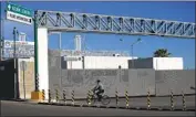  ?? Fernando Llano Associated Press ?? THE CLOSED border bridge between Del Rio, Texas, and Ciudad Acuña, Mexico, in September.