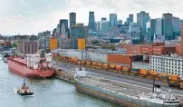  ?? ANNIK MH DE CARUFEL LE DEVOIR ?? Le volume de marchandis­es traversant les portes du port de Montréal a bondi de 19,7 % en juillet, par rapport au même mois l’an dernier.