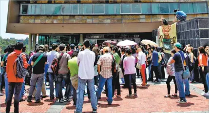  ??  ?? El ingreso a la universida­d debe tener un sustento académico y no un fundamento político.