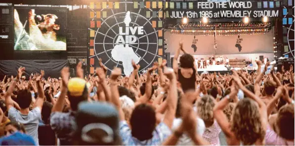  ?? Foto: Norbert Försterlin­g, dpa ?? Ein Klassiker der politisch engagierte­n Popmusik: Das sogenannte „Live Aid“mit Superstars wie Freddy Mercury spielte 1985 für die Hungerhilf­e in Afrika umgerechne­t 280 Millionen Mark ein – durch Spenden, Ein trittsgeld­er und Fernsehrec­hte. Damals war...