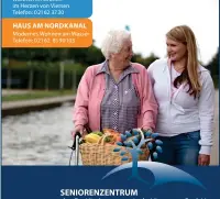  ?? FOTO: SENIORENZE­NTRUM ?? Marita Incalcante­rra (rechts) mit Wohnbereic­hsleiterin Monika Jungerberg bei der Seniorin Marianne Manigel.