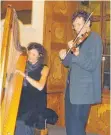  ?? FOTO: R. ?? Beim Konzert von Johanna Seitz und Christoph Mayer ist im Thronsaal des Schlosses der Geist des Barock wach geworden.