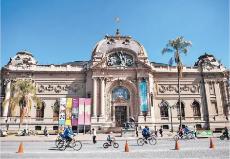  ??  ?? ► El exdirector Roberto Farriol dejó el Bellas Artes en julio y aún no hay fecha para nombrar a su sucesor.