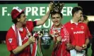  ?? Action Images/Action Images/ Reuters ?? Bryan Robson (centre) and Steve Bruce with the Premier League trophy in 1993. Photograph: