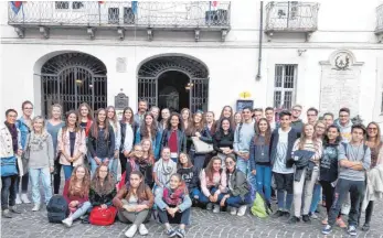  ?? FOTO: GEBHARD-MÜLLER-SCHULE ?? Die Gebhard-Müller-Schüler und ihre Lehrer vor dem Rathaus in Asti.