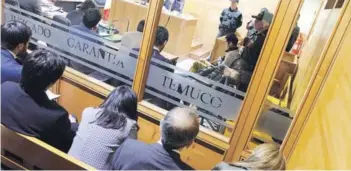  ??  ?? ► Una de las audiencias de preparació­n del juicio oral de este caso, en Temuco.