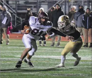  ?? AUSTIN HERTZOG — DIGITAL FIRST MEDIA ?? Pottsgrove’s Ryan Bodolus cuts past a Bethlehem Catholic defensive back to score on a touchdown reception during the first half.