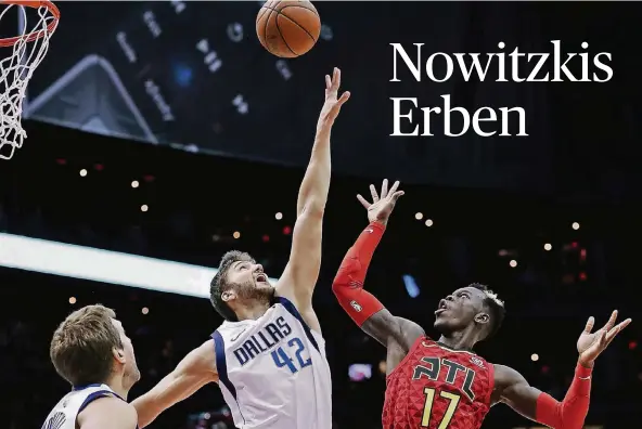  ?? FOTO: DPA ?? Dirk Nowitzki (li.) beobachtet Maximilian Kleber (Mi.) und Dennis Schröder. Beide könnten gemeinsam mit Daniel Theis und Paul Zipser eine neue Ära im deutschen Basketball begründen.