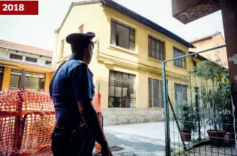  ?? (LaPresse) ?? 2018
Ieri I carabinier­i intervenut­i nella moschea di viale Jenner per sedare l’ultima rissa