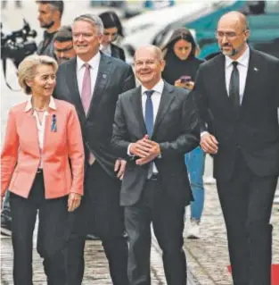  ?? // EFE ?? Von der Leyen, Scholz y Shmihal, durante el encuentro en Berlín