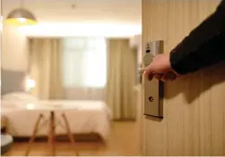  ??  ?? BE ALERT: Don’t assume your possession­s are safe in any hotel room.