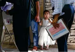  ?? Jerry Lara / Staff photograph­er ?? Zamzama, 3, holds her father’s hand as they arrive at the Center for Refugee Services for help in trying to get family members out of Afghanista­n. Zamzama came to the U.S. with her parents in November.