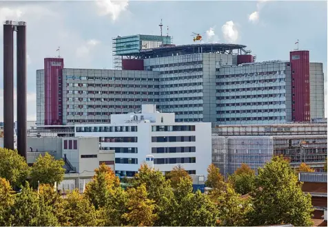  ?? Foto: Peter Fastl ?? Die Gewerkscha­ft Verdi plant am Dienstag und Mittwoch am Klinikum einen Streik. Die Klinik Leitung nennt das „unverhältn­ismäßig“.