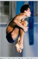  ??  ?? El clavadista Kevin Berlin salta al agua en los Juegos de Lima 2019.