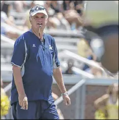  ?? CONTRIBUTE­D BY BRANDEN CAMP ?? Coach Paul Johnson observes the action of Georgia Tech’s 2016 spring game at Bobby Dodd Stadium on Saturday from the middle of the field, behind his offense. And he didn’t like what he saw.