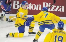  ?? JEFFREY T. BARNES/THE ASSOCIATED PRESS ?? Sweden’s Lias Andersson celebrates a goal in a 4-2 world junior semifinal win Thursday over the U.S.