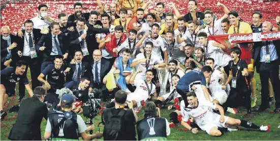  ?? Photo EFE ?? Sevilla celebratin­g their sixth Europa League title in Germany.