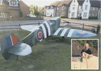 ??  ?? Kenny Easton creating the Supermarin­e Spitfire MK IX replica