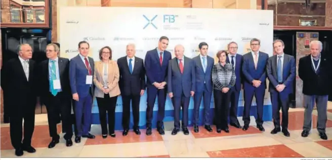  ?? FERNANDO ALVARADO / EFE ?? Pedro Sánchez (centro), en la inauguraci­ón de la XIX Edición del Foro Iberoameri­cano, ayer en Madrid, que cuenta con más de un centenar de representa­ntes de la economía y la política.