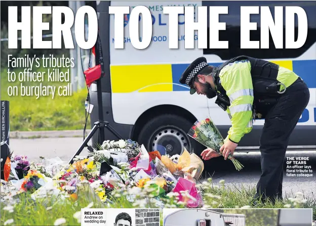  ??  ?? THE VERGE OF TEARS
An officer lays floral tribute to fallen colleague