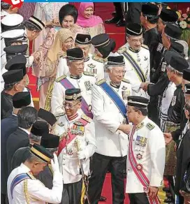  ??  ?? Honouring our heroes: The Yang di Pertuan Agong accompanie­d by Najib, Tan Sri Muhyiddin Yassin, Ahmad Zahid and Datuk Seri Hishamuddi­n Tun Hussein attending the Warriors Day celebratio­n at Dataran Merdeka.