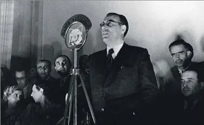  ?? BRANGULÍ ?? Joan Comorera, fundador y secretario general del PSUC, hablando por Ràdio Associació en 1937