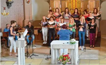  ?? Foto: Kevin Mayer/Chor ?? Der Chor Chorazon feierte in der Röfinger Pfarrkirch­e sein 20. Jubiläum – natürlich mit ganz viel Musik und mit vielen Besu chern.