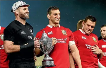  ??  ?? All Blacks captain Kieran Read and Lions skipper Sam Warburton share the spoils after last year’s series.