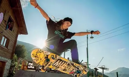  ??  ?? Da sapere
Asia Lanzi, 16 anni ha vinto il titolo italiano, categoria Girls, il 24 settembre a Palazzolo sull’Oglio
A 6 anni è salita per la prima volta sullo skateboard e a 10 anni ha fatto le prime gare
Quando ha iniziato nel 2012 era l’unica...