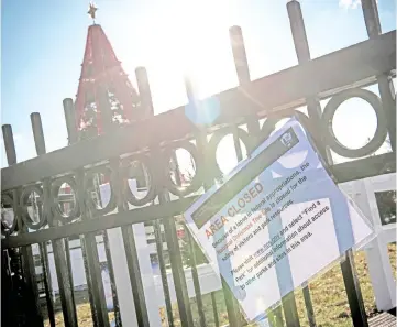  ?? — AFP photo ?? The area next to the National ChristmasT­ree is closed inWashingt­on, DC. US lawmakers headed home for Christmas leaving the government partially shut in an impasse over Trump’s demand for border wall funding.