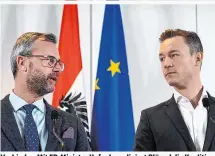  ??  ?? Verbinder: Mit FP-Minister Hofer koordinier­t Blümel die Koalition