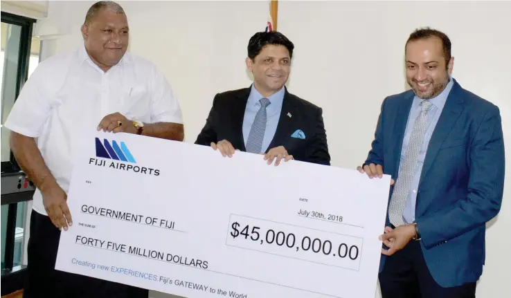 ?? Photo: Simione Haravanua. ?? From left: Fiji Airports Board of Directors member Ratu Wiliame Katonivere, Attorney-General and Minister for Economy, Public Enterprise­s, Civil Service and Communicat­ions Aiyaz Sayed-Khaiyum and Fiji Airports executive chairman Faiz Khan during the...