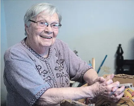  ?? JOHN RENNISON THE HAMILTON SPECTATOR ?? Maxine Stonehouse, 87, recently moved into a two-bedroom apartment from the home she lived in for 50 years.