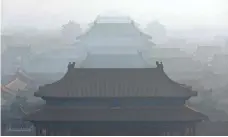  ?? WU HONG, EUROPEAN PRESSPHOTO AGENCY ?? Haze envelops the Forbidden City in Beijing. Dangerous smog levels are a recurring theme for the capital and other cities.