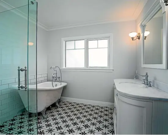  ?? ?? BEAUTIFUL BATHROOMS TAKE SOME PLANNING. PHOTO: STRAIGHT UP CONSTRUCTI­ON.