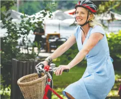  ?? ERROL MCGIHON / POSTMEDIA NEWS FILES ?? Catherine Mckenna arrives on her bicycle at a press conference to announce she will not run in the next election.