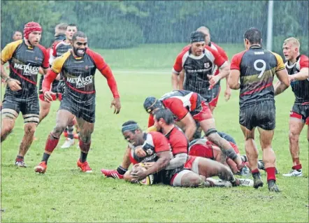  ?? Photo: TERESA HATTAN ?? UMS player Tevita Lesivakaru­a goes to ground with the ball. In support are Leslie Mcllroy and Robert Longstaff.