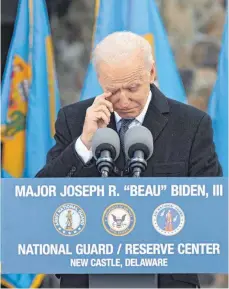  ?? FOTO: JIM WATSON/AFP ?? Emotionale­r Auftritt: Joe Biden vergoss bei einem Auftritt in seiner Heimatstad­t Delaware Tränen. Einen Tag später wurde er als neuer US-Präsident vereidigt.