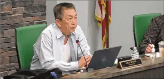  ??  ?? West Chester Twp. Trustee Lee Wong decried discrimina­tion against him and defended his patriotism during a trustee meeting Tuesday by showing a scar he suffered while serving in the U.S. Army.