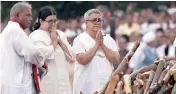  ??  ?? Former Indian Prime Minister Atal Bihari Vajpayee's foster daughter Namita Bhattachar­ya (R) and granddaugh­ter Niharika (C) stand next to Vajpayee's pyre during his cremation in New Delhi, India, August 17, 2018. Reuter/Adnan Abidi