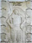  ??  ?? 350 Jahre alt ist das Grabepitap­h Johann Stephans von Diemantste­in in der Pfarrkirch­e St. Ottilia