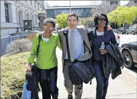  ?? BRANT SANDERLIN / AJC ?? The sole defendant found not guilty, Dessa Curb (left), leaves the Fulton County Courthouse with her attorney, Sanford Wallack, and her sister Aleesa Williams on Wednesday. After more than eight days of deliberati­on, a jury found 11 of the 12 former...