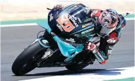  ?? JAVIER SORIANO/AFP ?? TAKTIS: Rider Petronas Yamaha Fabio Quartararo melaju sendirian di posisi terdepan dalam GP Andalusia di Jerez Minggu lalu (26/7).