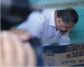  ?? RAFAEL PACHECO GRANADOS ?? El presidente Rodrigo Chaves casi se jala un tortón en las elecciones municipale­s.