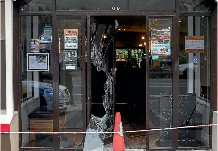  ?? PHOTO: GEORGE HEARD/FAIRFAX NZ ?? The manager of Cashmere’s Brickworks Bar and Restaurant says a man used a gun to blast his way into the bar on Wednesday night.