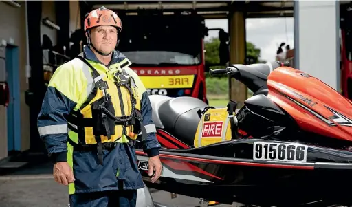  ?? TOM LEE/STUFF ?? Nga¯ ruawa¯ hia Fire Chief Karl Lapwood with the brigade’s new jet ski.