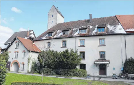  ?? FOTO: SIMON NILL ?? Das Leutkirche­r Feuerwehrh­aus am Rande der Altstadt ist in die Jahre gekommen.